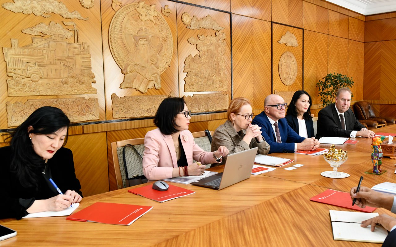 5meeting2.jpg