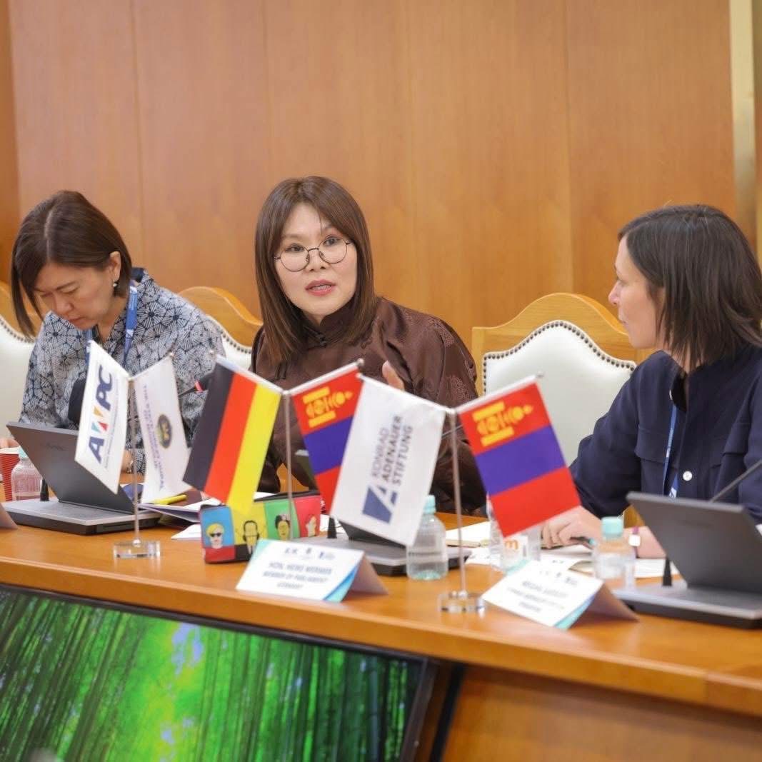 2025.09.16 Ази эмэгтэй парламент.jpg